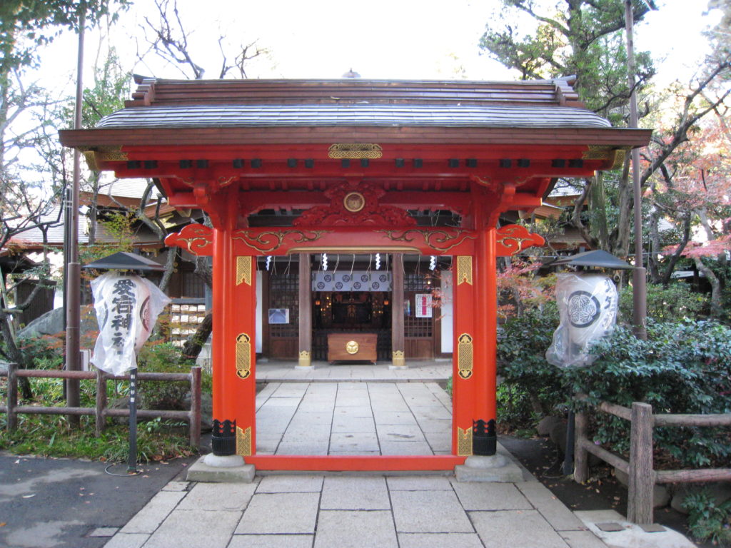 愛宕神社 丹塗りの門