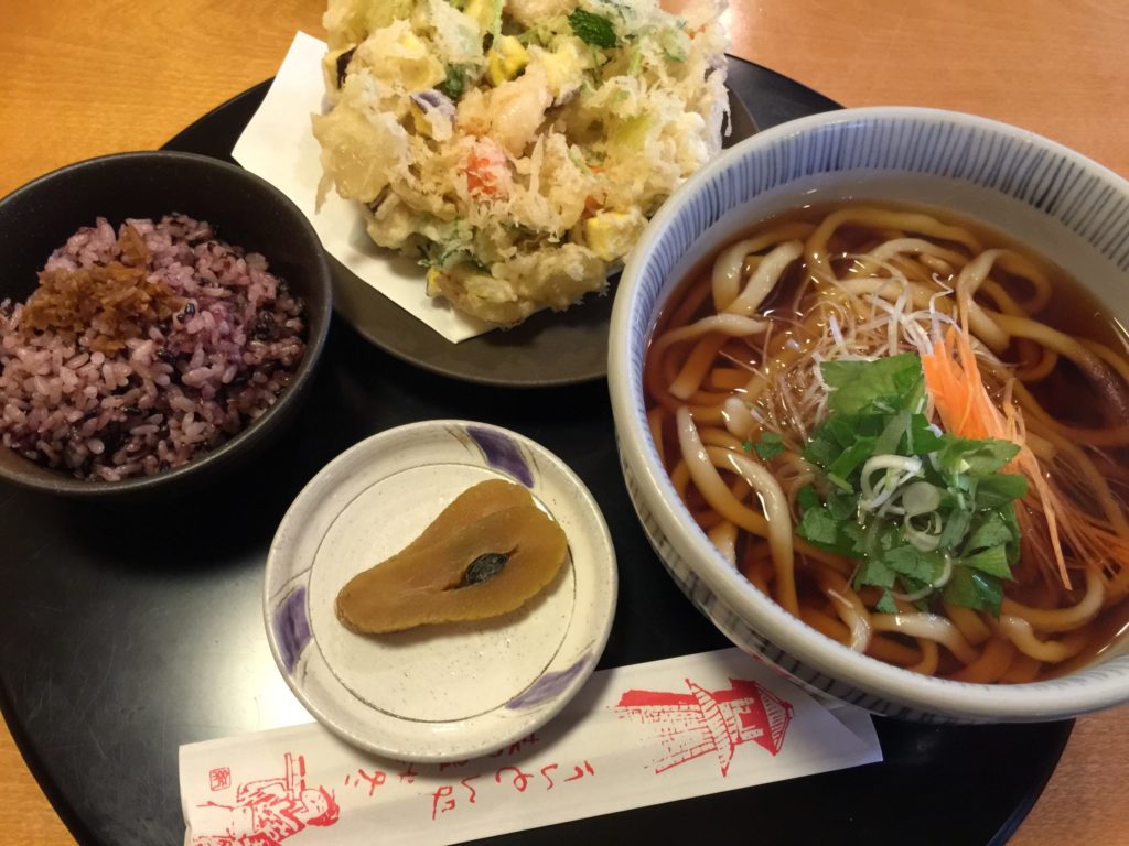 うんとん処　春･夏･秋･冬　かき揚げ麺　ごはん付き