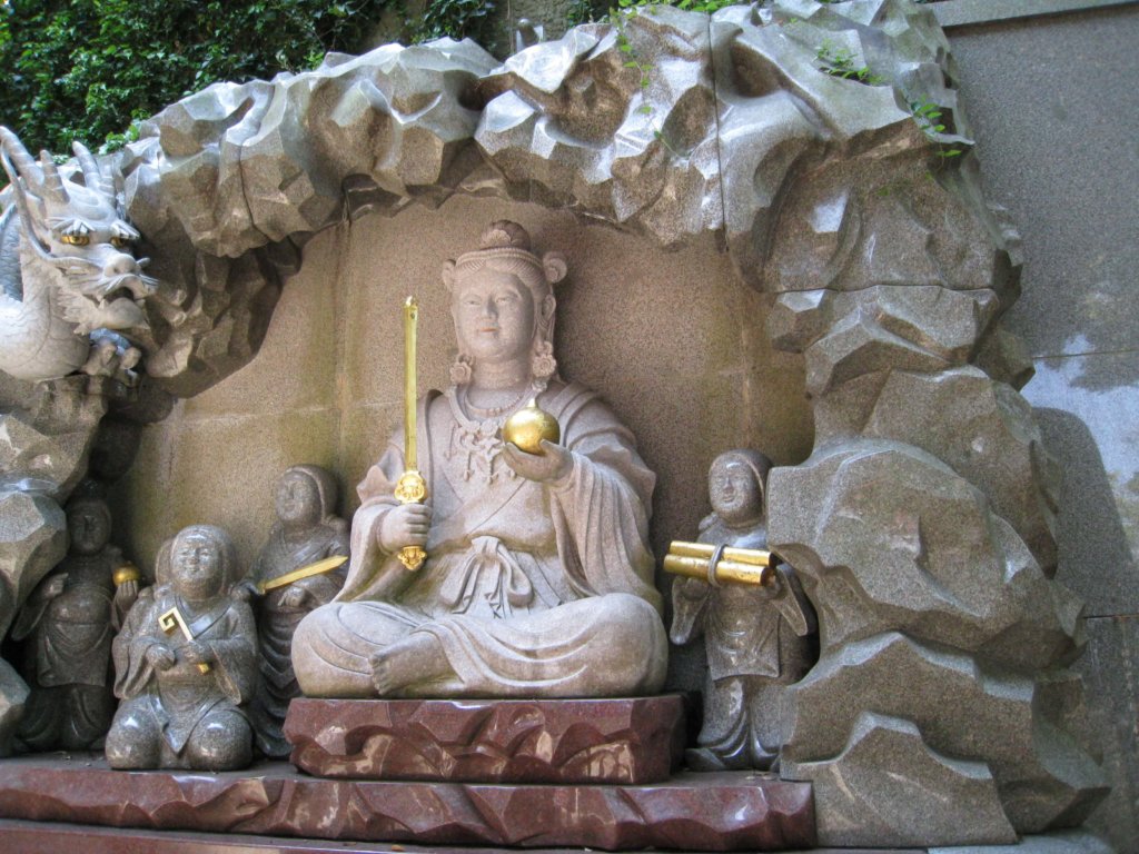 江島神社 弁財天童子石像