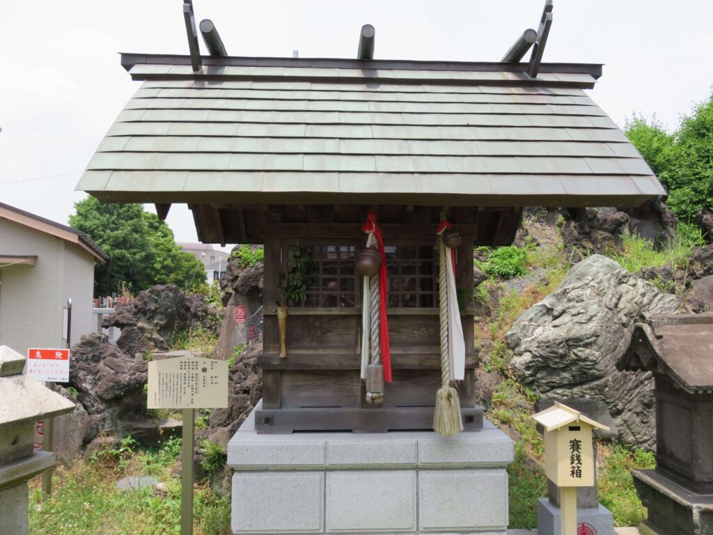 豊受神社 境内神社 風の神と津島神社を祀る祠